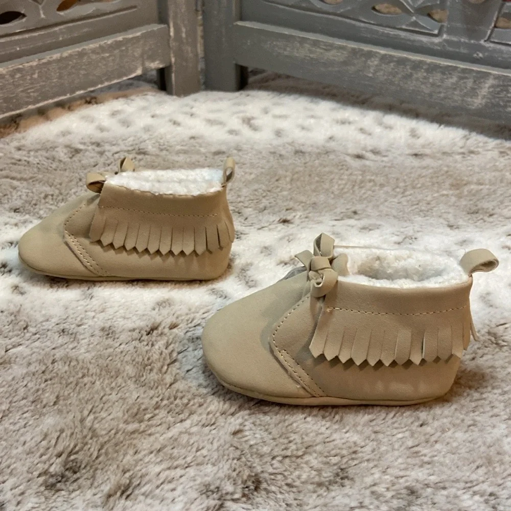 Carter’s suede moccasins shoes baby girls size 0-3 months faux fur boho western